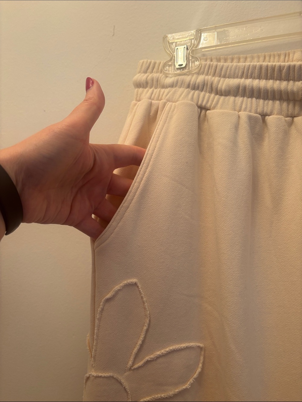 easel | NWT Cream Wide-Leg Drawstring Pants with Daisy Appliqué Sz L - Picture 8 of 11